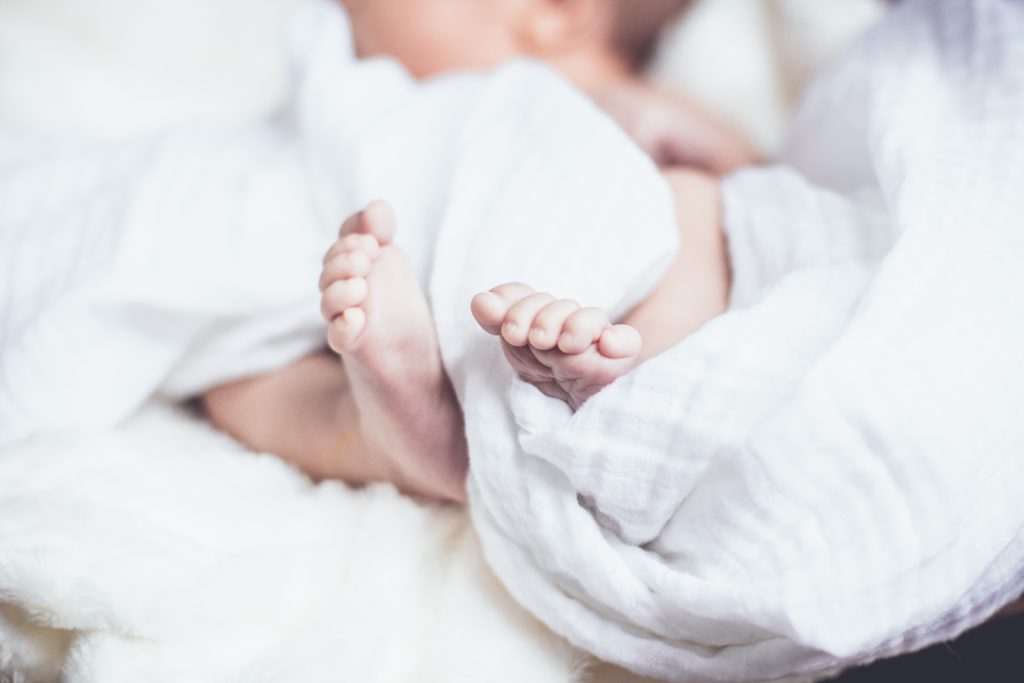 Il mio bambino ha episodi di febbre ricorrente con afte linfoadenomegalie: la pfapa